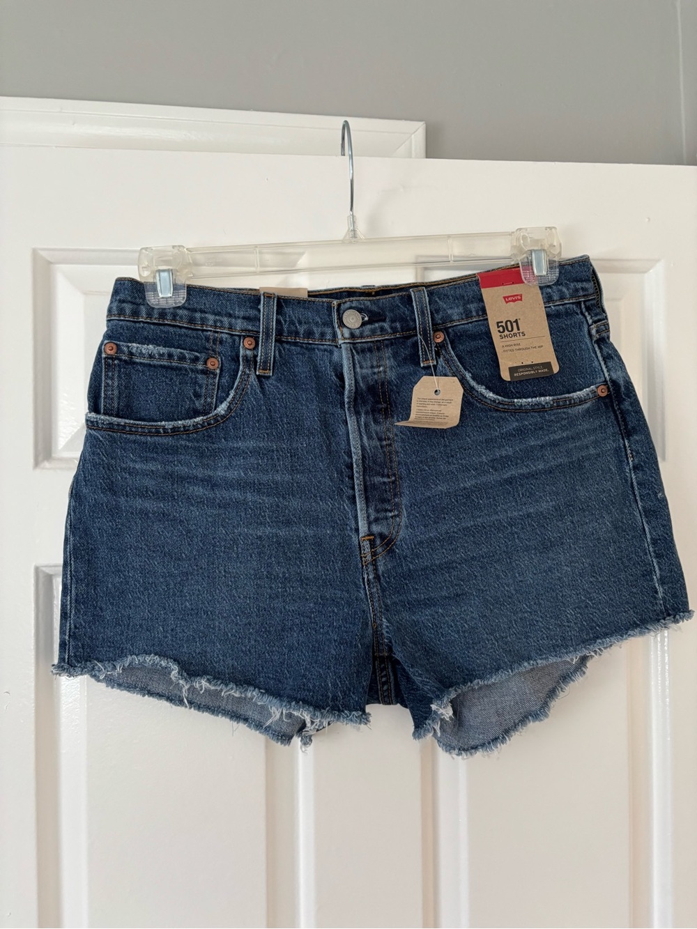NWT Levi’s 501 Original High Rise Denim Shorts - Raw Hem - Medium Wash - Size 31 - Picture 2 of 7